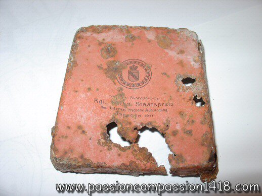 German cigarets box : face printing  'H�chste Auszeichnung - Kgl. Sachs. Staatspreis - der internat Hygiene Aussteilung - DRESDEN 1911 ' 